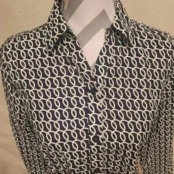 CHICOS Playful Loop Blouse Wrinkle Free Long Sleeve Button Closure V-neck XS - Picture 5 of 9